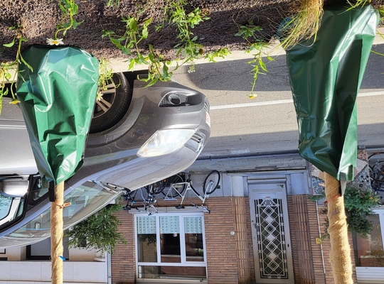 Proefopstelling Constantin Meunierstraat krijgt kritiek van de bewoners. Proefopstelling Constantin Meunierstraat krijgt kritiek van de bewoners.